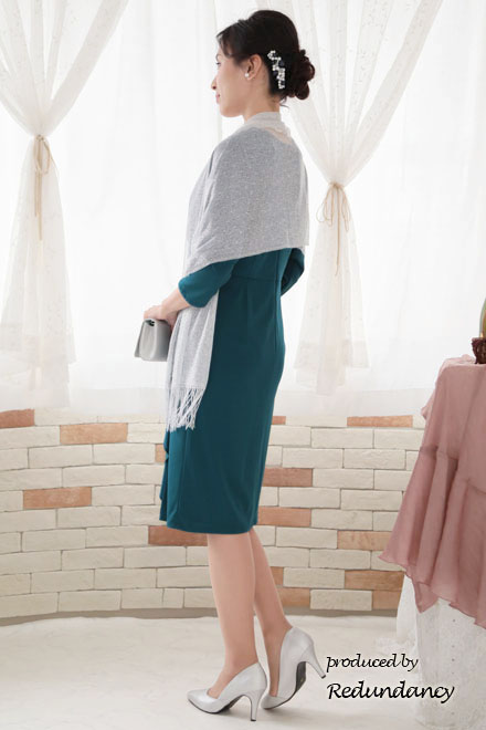 ブルーグリーンのデコルテ切替サテンジャージードレス