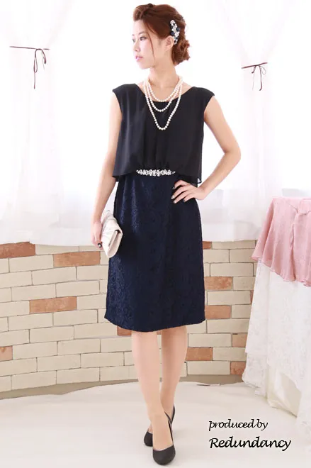 ネイビーのシフォンとレースの異素材タイトドレス
