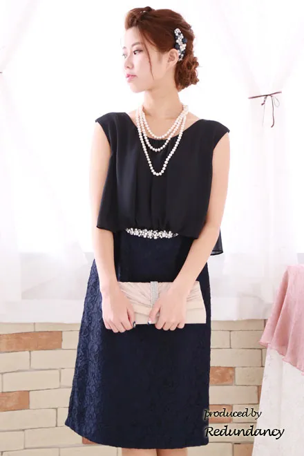 ネイビーのシフォンとレースの異素材タイトドレス