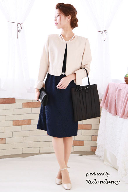 ネイビーのシフォンとレースの異素材タイトドレス