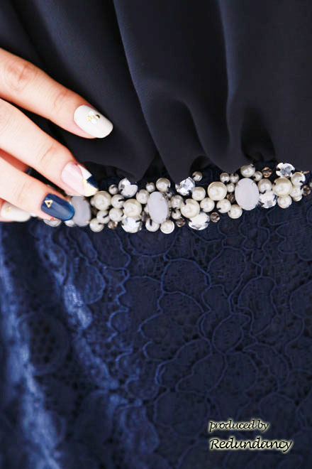 ネイビーのシフォンとレースの異素材タイトドレス