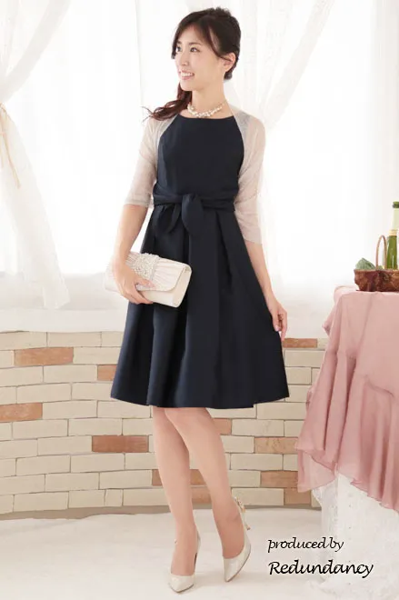 ネイビーのネックレス付きウエストリボンドレス