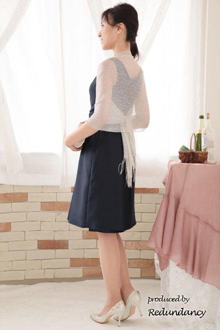 ネイビーのネックレス付きウエストリボンドレス