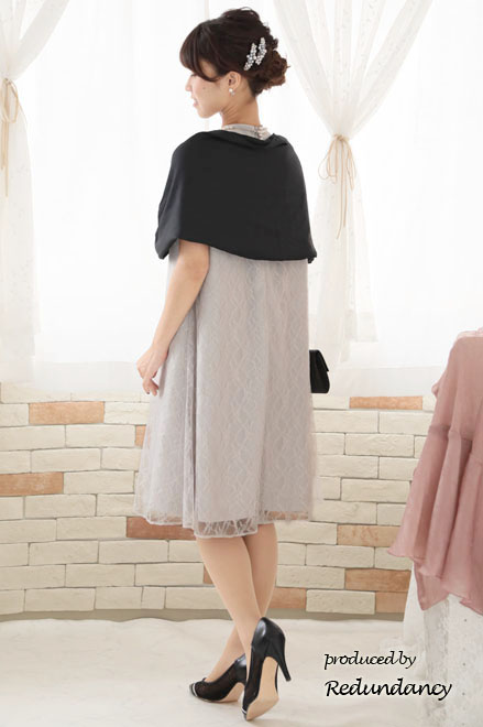 ライトグレーのハイネック総レースドレス