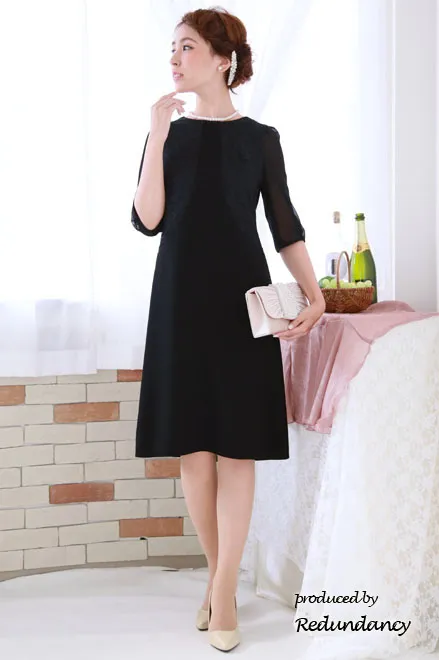 ブラックのシンプルミモレ丈フォーマルドレス