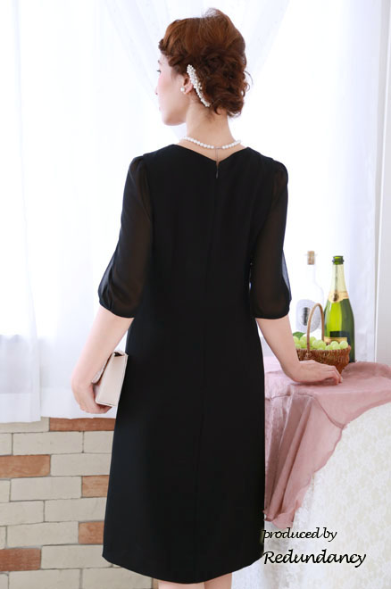 ブラックのシンプルミモレ丈フォーマルドレス