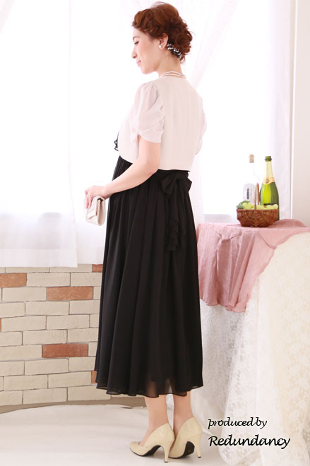 ブラックのシフォン生地×ウエストビジューロングドレス