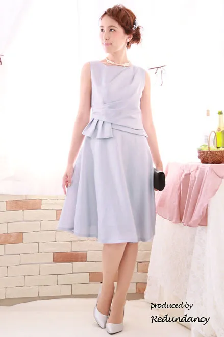 ラメ入りシルバーのツーピース風変形タックドレス