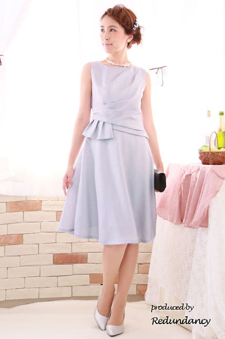 ラメ入りシルバーのツーピース風変形タックドレス