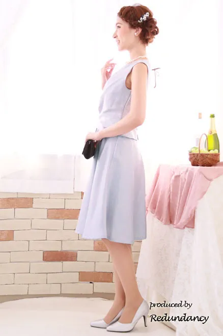 ラメ入りシルバーのツーピース風変形タックドレス