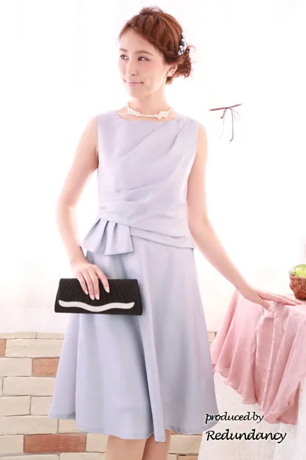 ラメ入りシルバーのツーピース風変形タックドレス