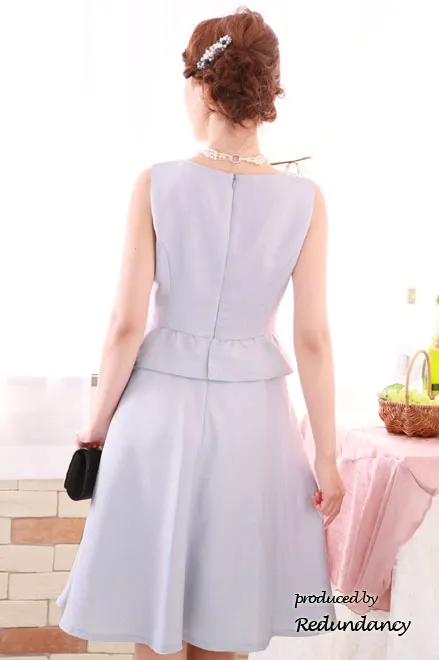 ラメ入りシルバーのツーピース風変形タックドレス