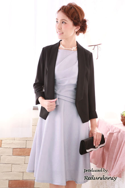 ラメ入りシルバーのツーピース風変形タックドレス