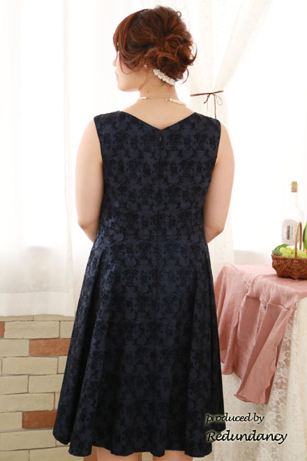 ネイビーのダマスク総柄ラメ刺繍クラシカルドレス