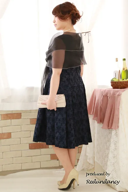 ネイビーのダマスク総柄ラメ刺繍クラシカルドレス