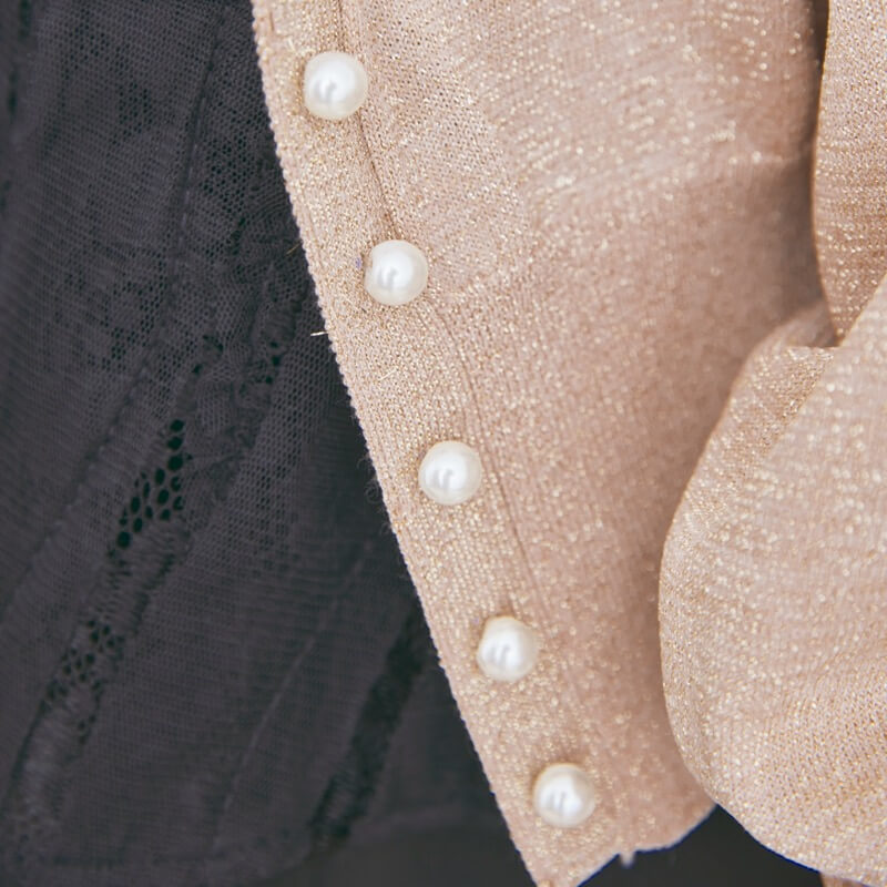 ゴールドのラメ入りカーディガン