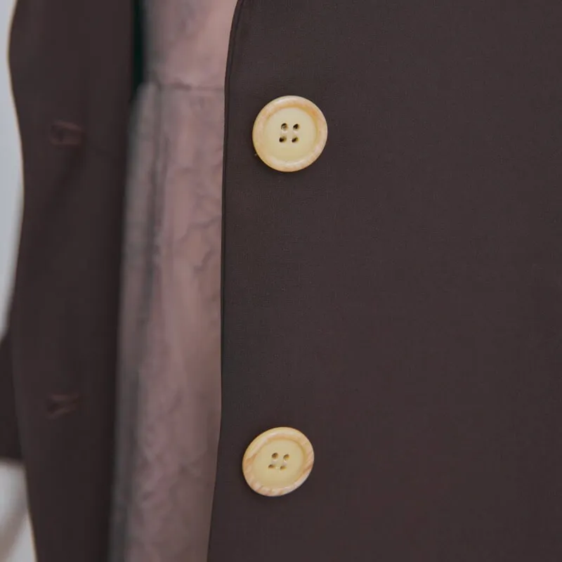 ブラウンのテーラードジャケット