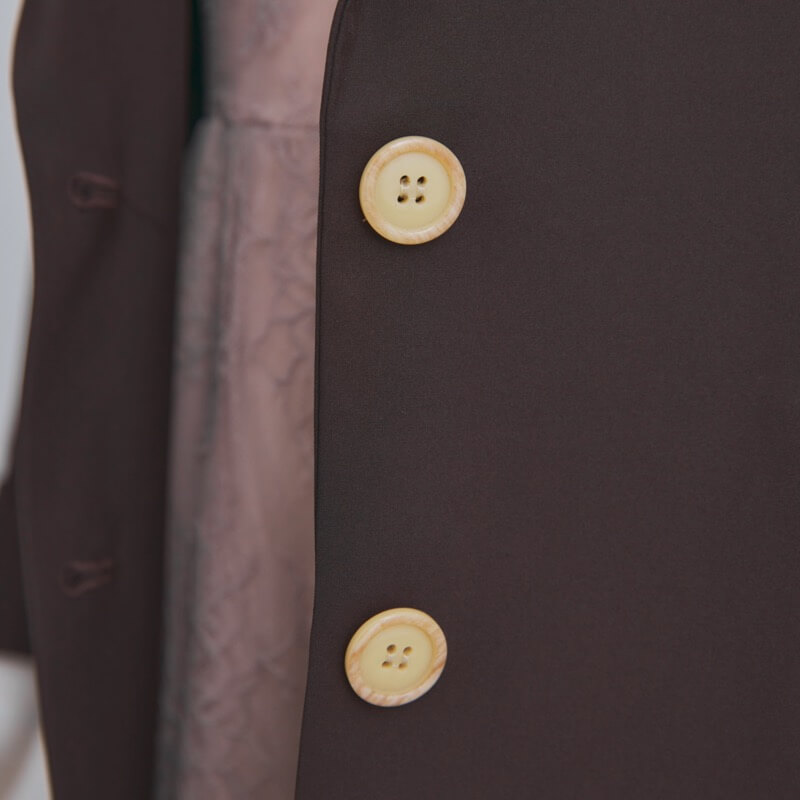 ブラウンのテーラードジャケット