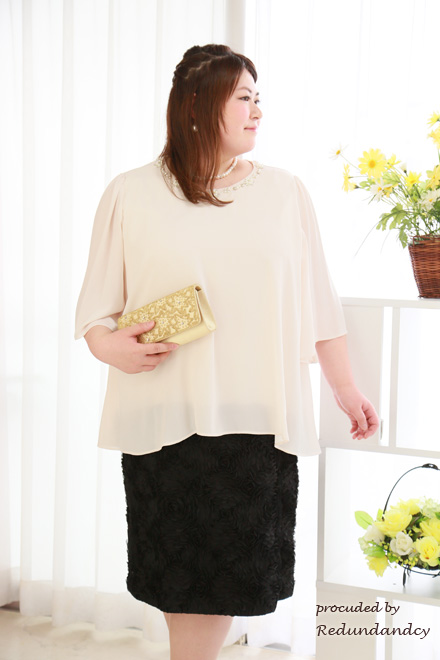 ホワイト×ブラックのツーピース風シフォンドレス