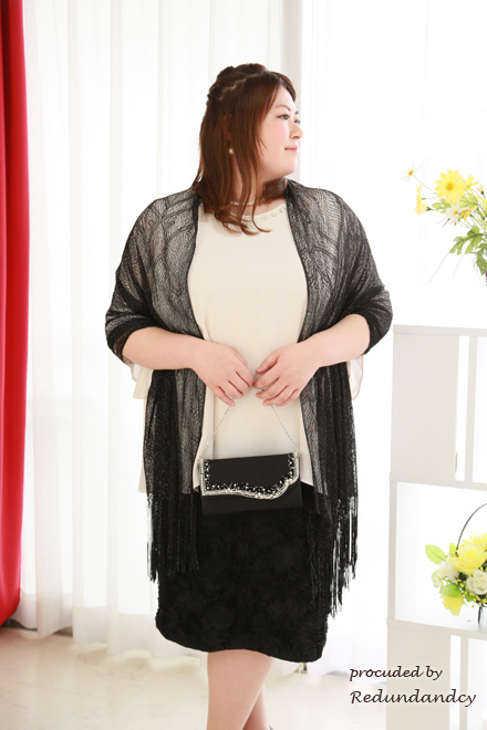 ホワイト×ブラックのツーピース風シフォンドレス