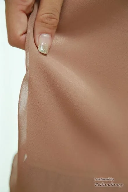 ピンクベージュのビジュー付きフリルスリーブドレス