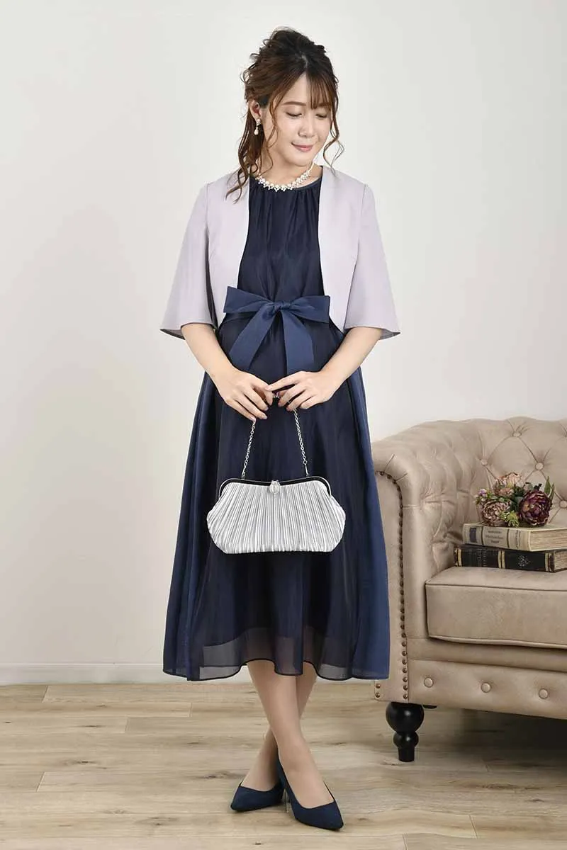 ネイビーのサイド切替えシフォンドレスコーディネートセット