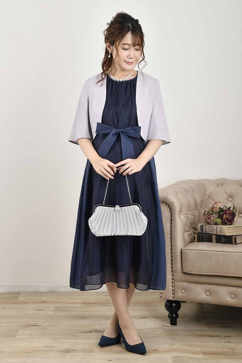 ネイビーのサイド切替えシフォンドレスコーディネートセット
