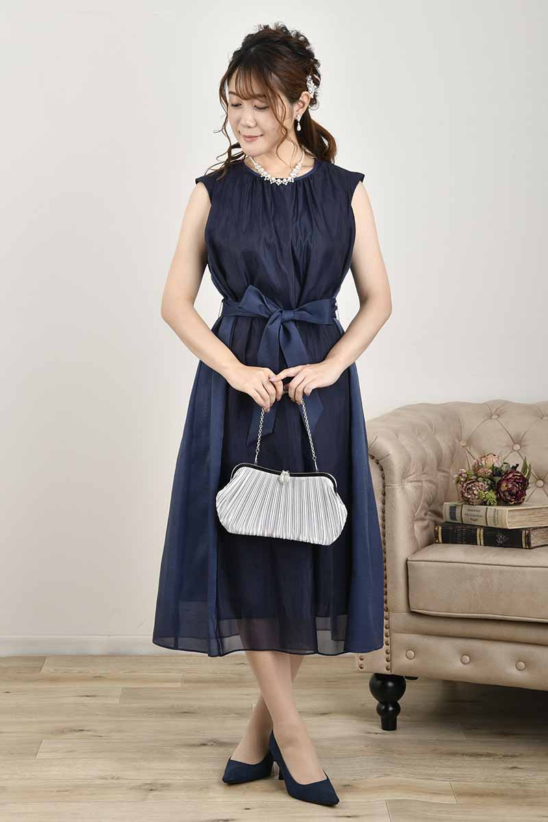 ネイビーのサイド切替えシフォンドレスコーディネートセット