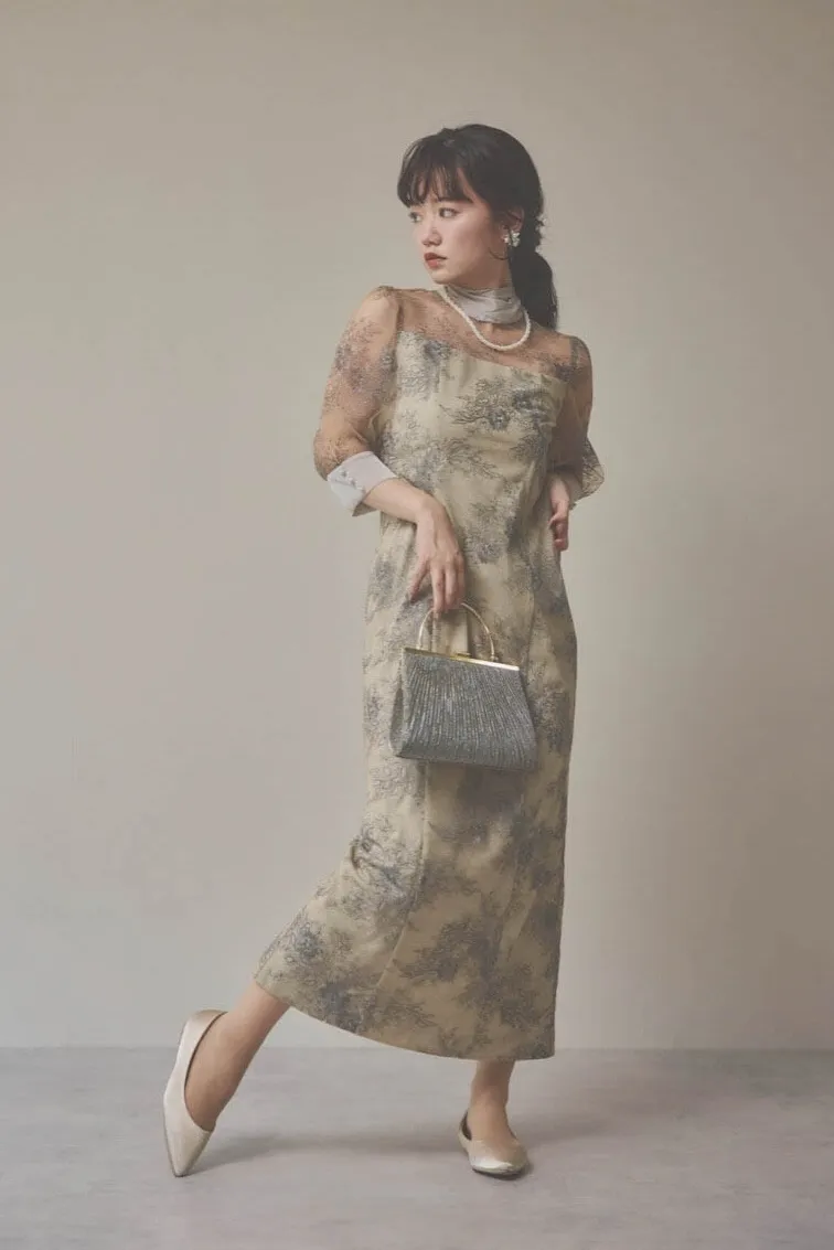 ベージュのシャイニーレースリボンドレス