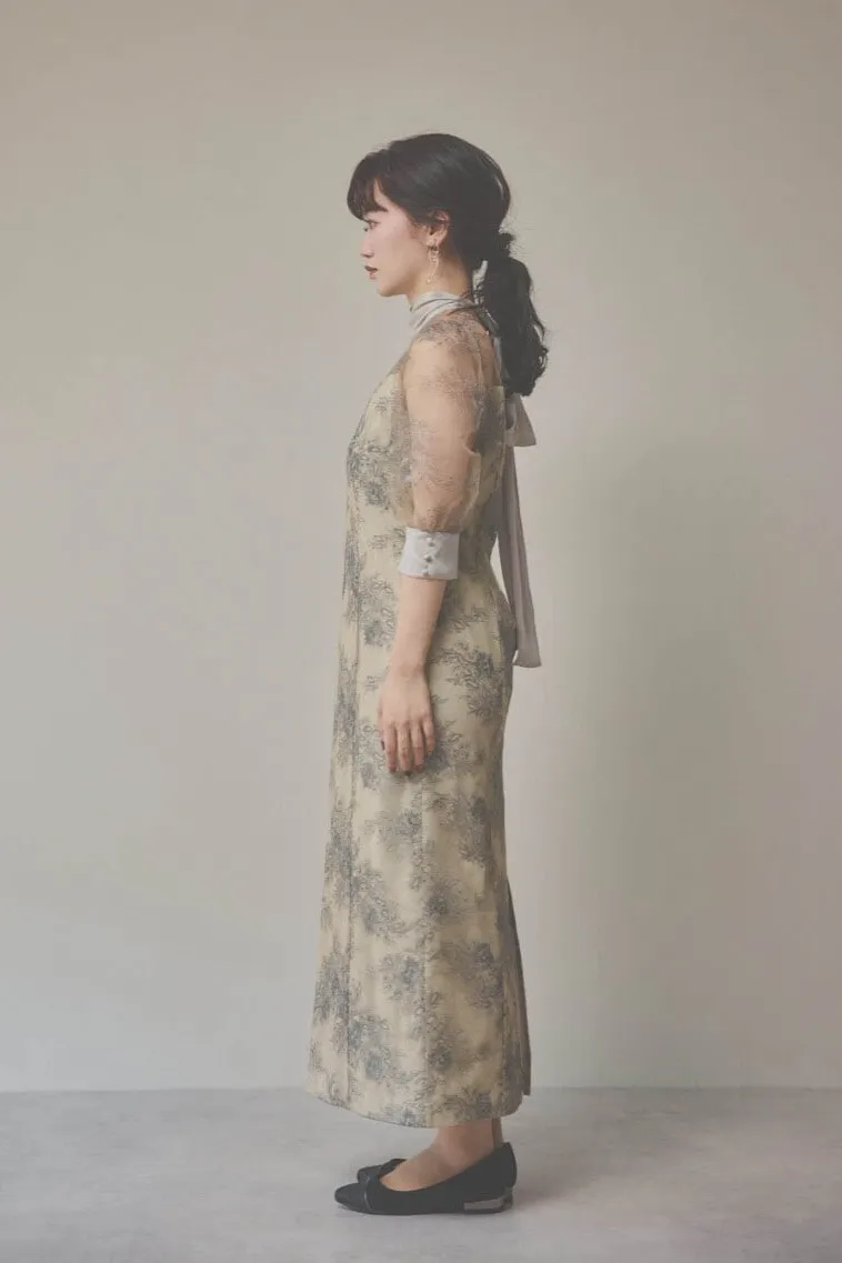 ベージュのシャイニーレースリボンドレス