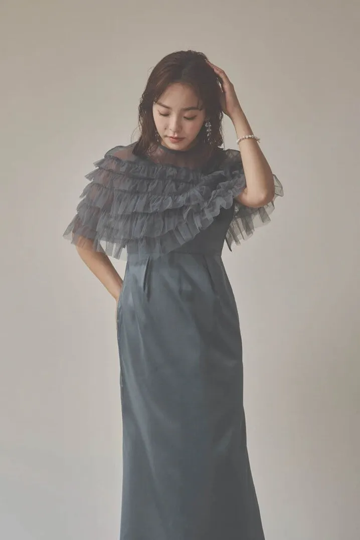 グレーのフリルケープブラウスセットドレス