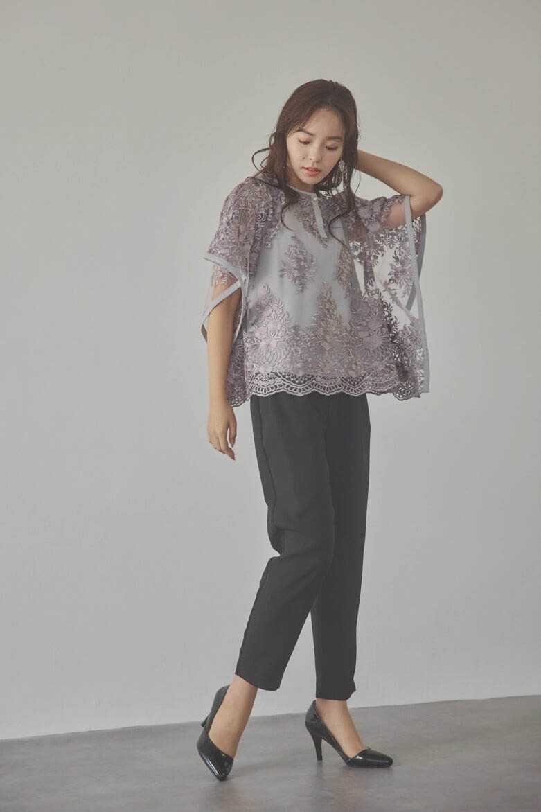 グレージュのバタフライスリーブパンツドレス