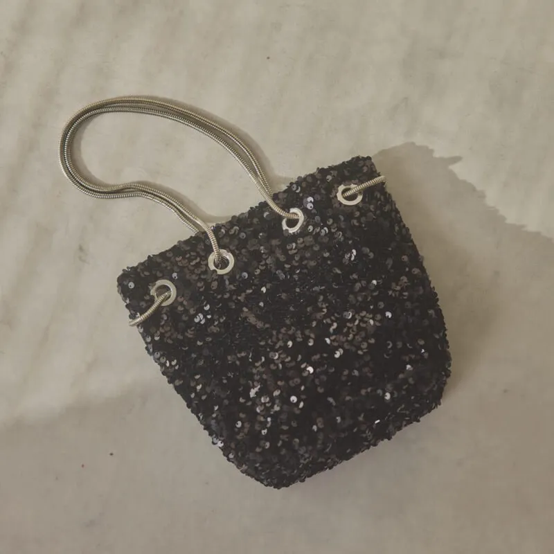 ブラックのスパンコールバッグ