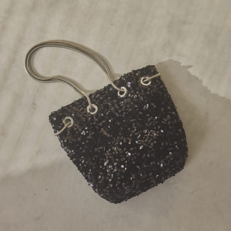 ブラックのスパンコールバッグ