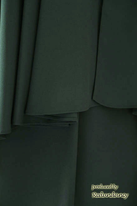 モスグリーンの2wayケープ付きノースリーブドレス