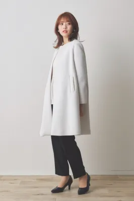 kaene オフホワイトのパールボンディングコート
