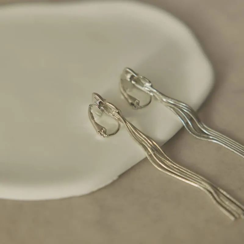 シルバーのフリンジチェーンイヤリング