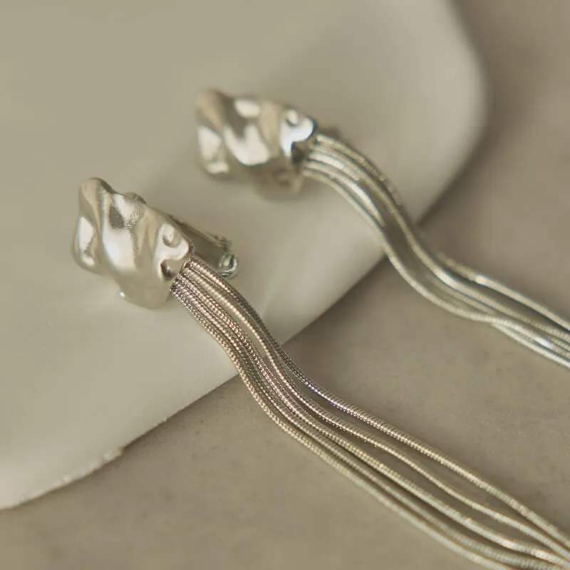 シルバーのフリンジチェーンイヤリング