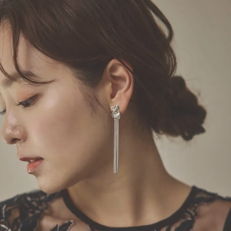 シルバーのフリンジチェーンイヤリング