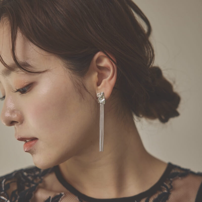 シルバーのフリンジチェーンイヤリング