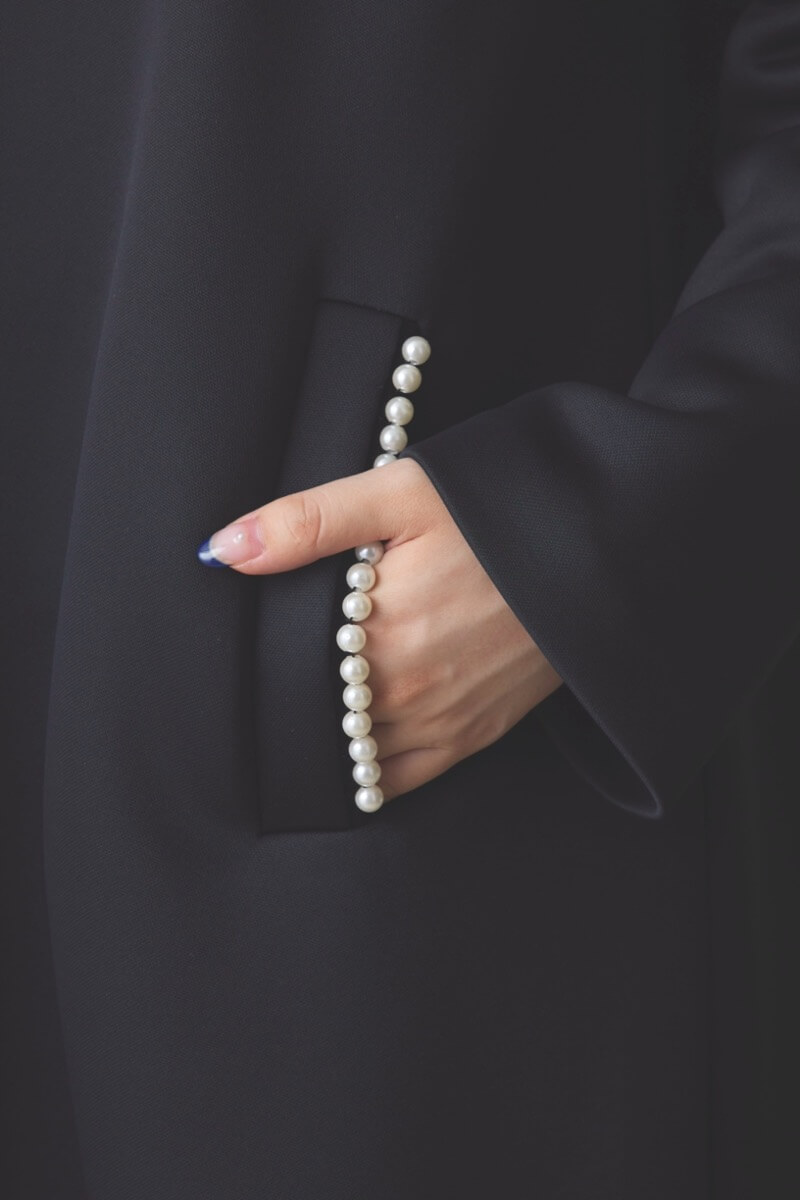 ブラックのパールボンディングコート