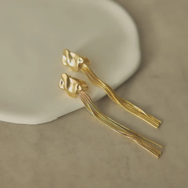 ゴールドのフリンジチェーンイヤリング