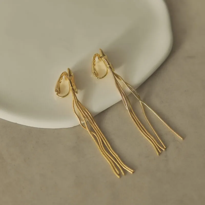 ゴールドのフリンジチェーンイヤリング