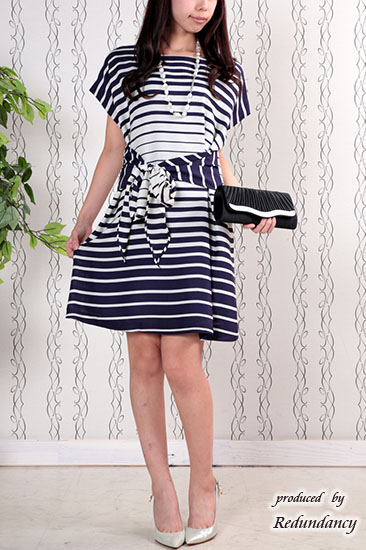 ネイビーとホワイトのウエストリボンボーダーワンピース