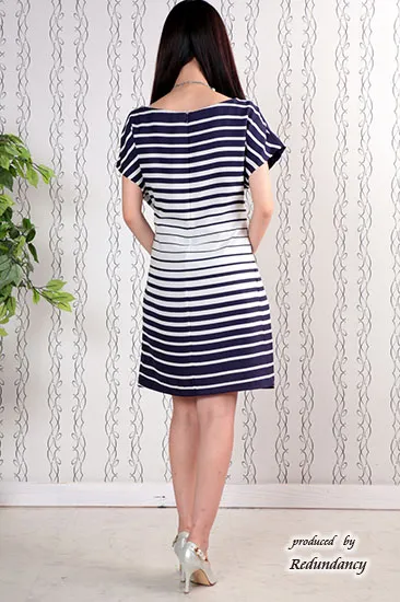 ネイビーとホワイトのウエストリボンボーダーワンピース