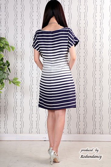 ネイビーとホワイトのウエストリボンボーダーワンピース