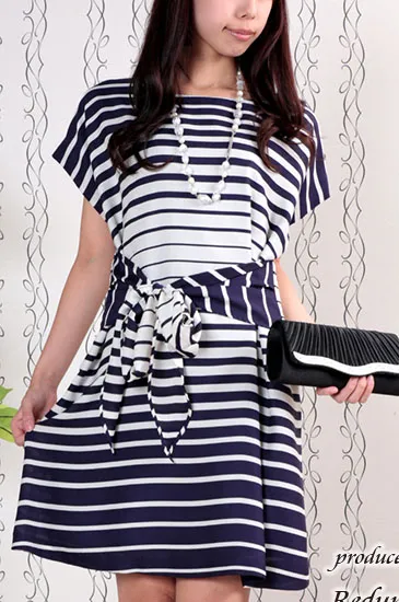 ネイビーとホワイトのウエストリボンボーダーワンピース