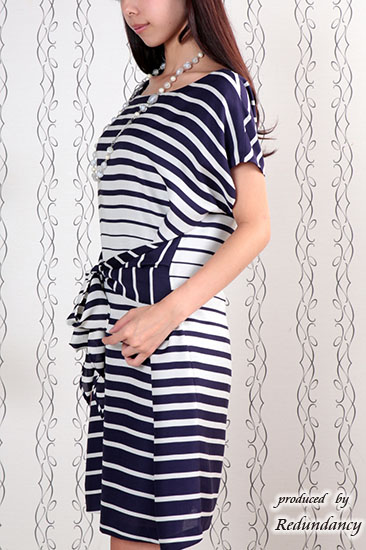 ネイビーとホワイトのウエストリボンボーダーワンピース