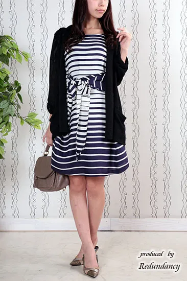 ネイビーとホワイトのウエストリボンボーダーワンピース