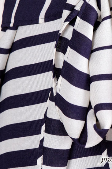 ネイビーとホワイトのウエストリボンボーダーワンピース